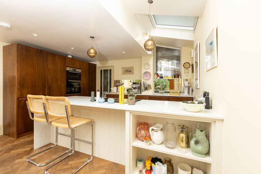 Property photo 2 of 32