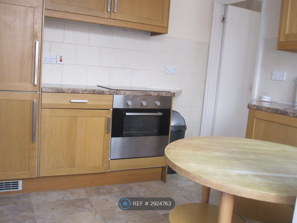 Property photo 3 of 6 Kitchen