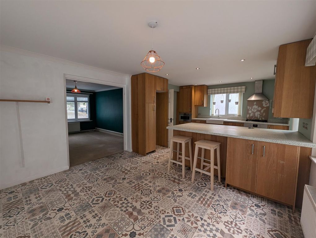 Property photo 3 of 23 Kitchen / Diner