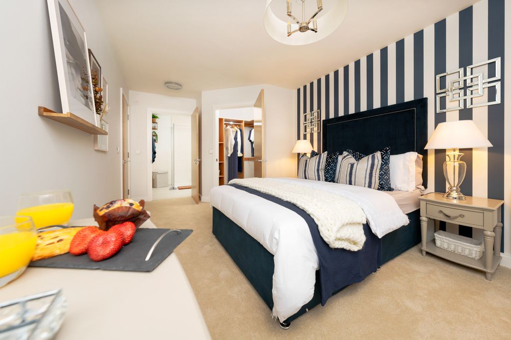 Property photo 3 of 9 Farnham House Bedroom