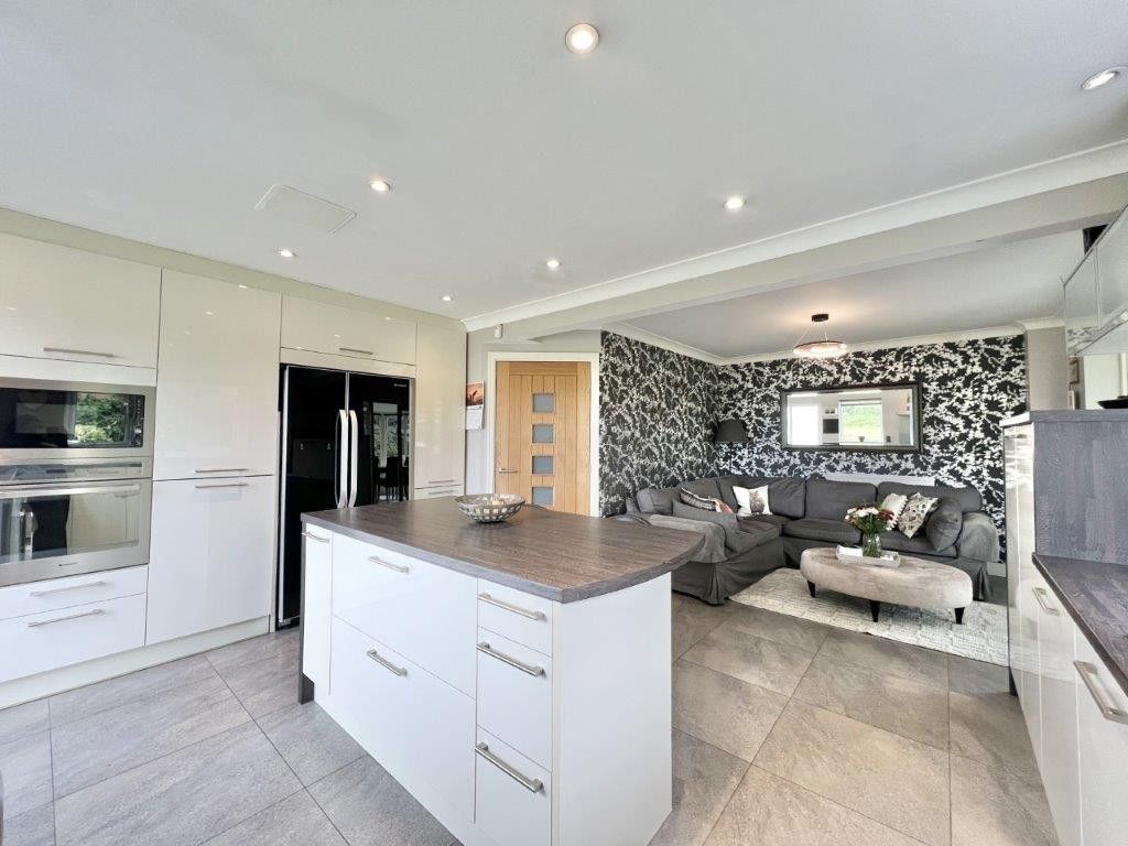 Property photo 2 of 28