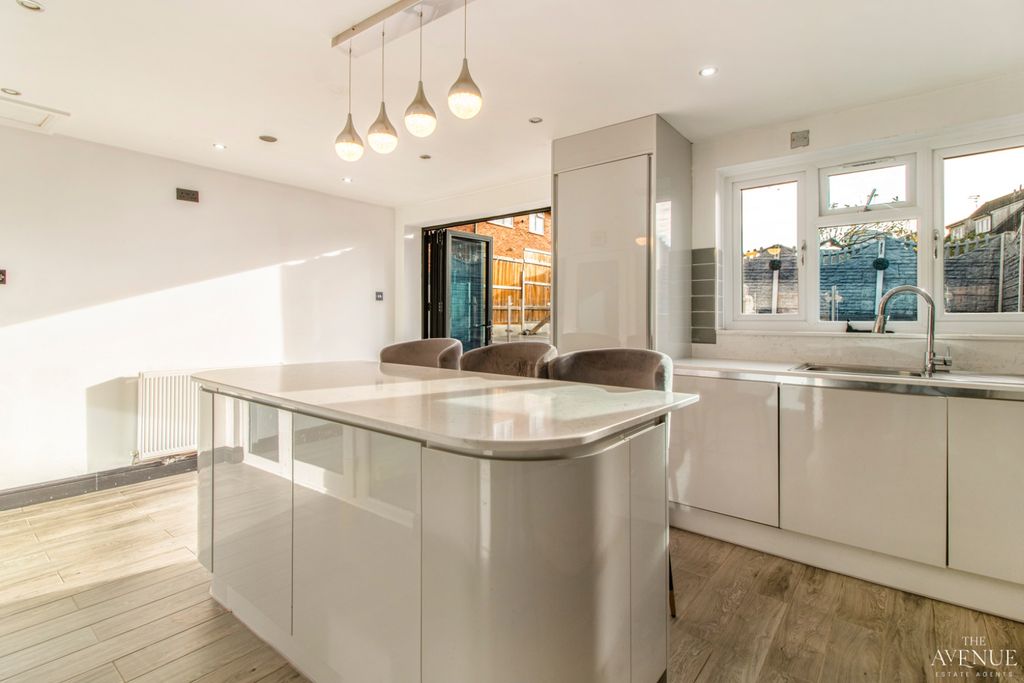 Property photo 3 of 18 4648626