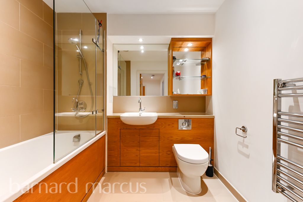 Property photo 2 of 7 Bathroom