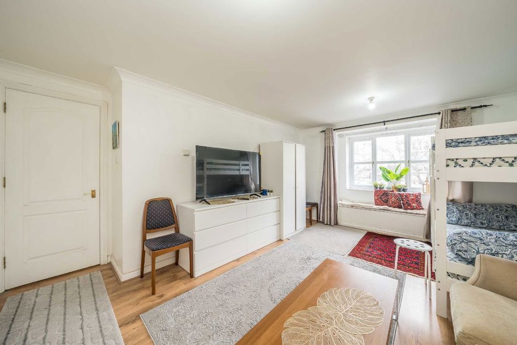 Property photo 3 of 6