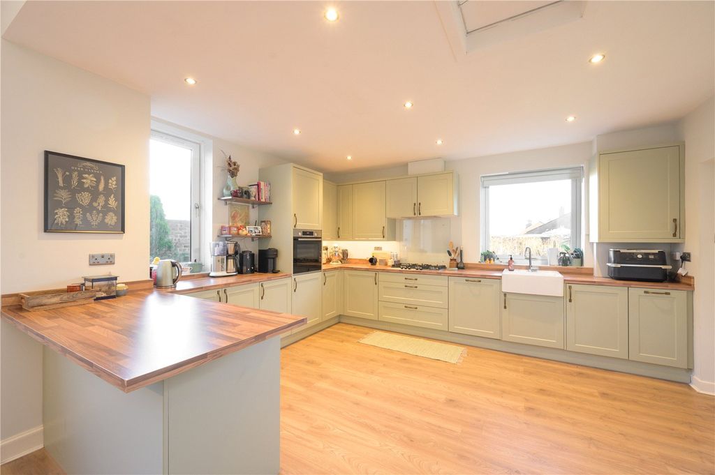 Property photo 3 of 21 Kitchen