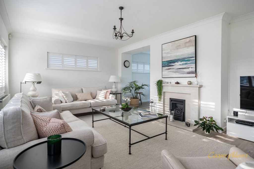 Property photo 2 of 24 Sitting Room