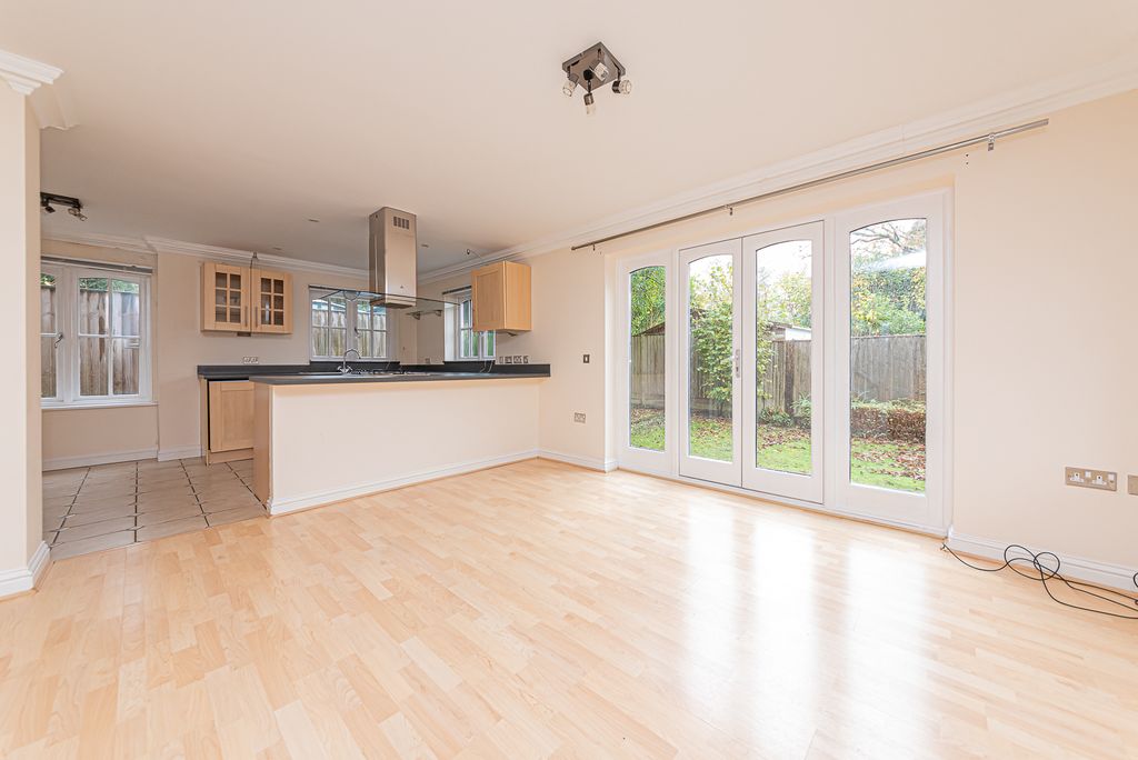 Property photo 3 of 10 Kitchen Reception