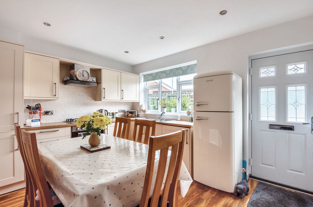 Property photo 3 of 14 915536 (5).Jpg