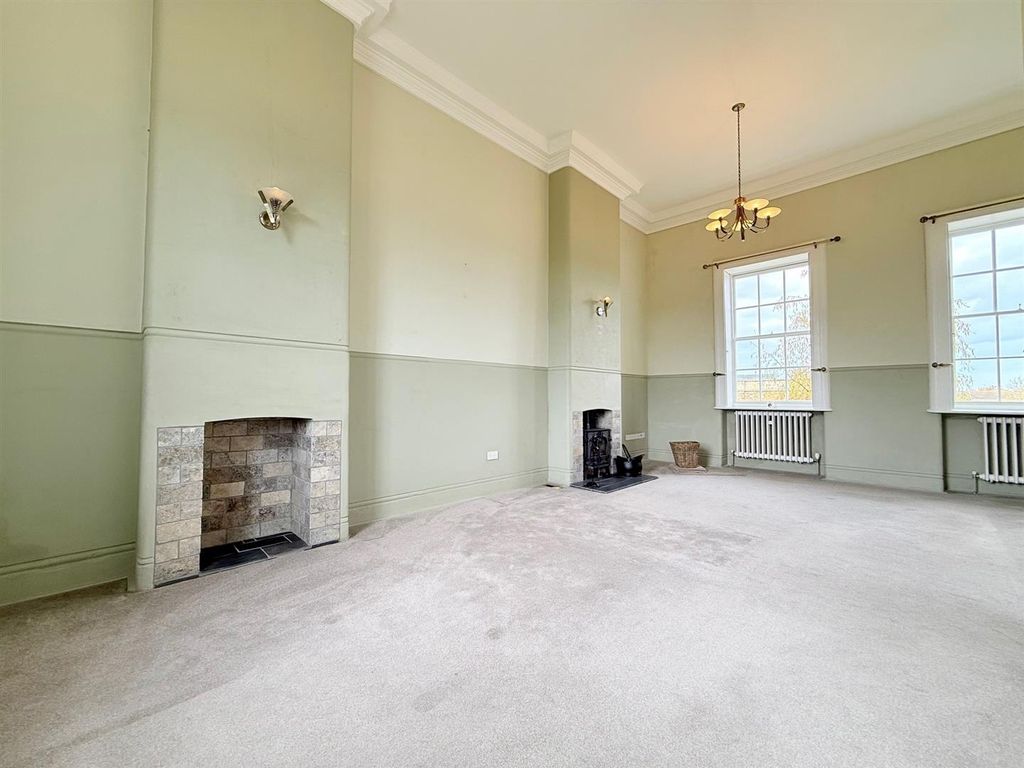 Property photo 2 of 22 Living Room