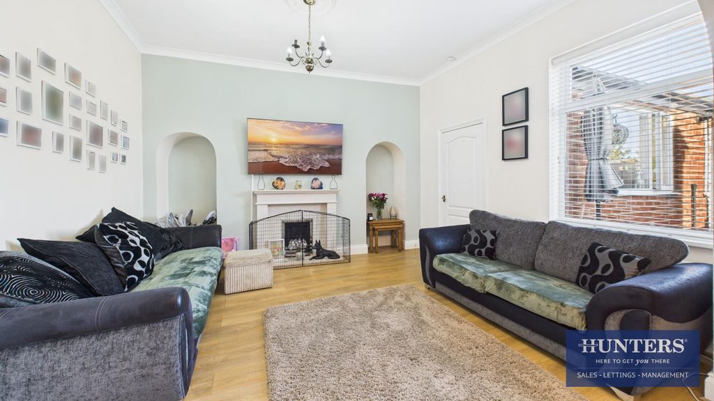 Property photo 3 of 14 Living Room/Dining Room