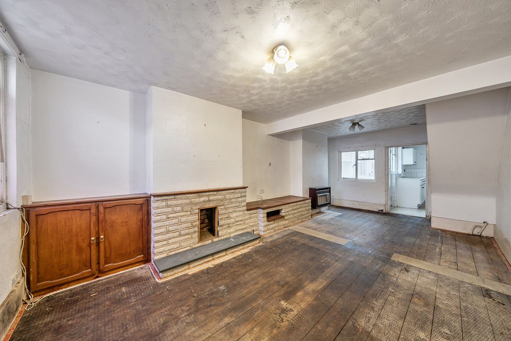 Property photo 2 of 18 1386148-10-692860...