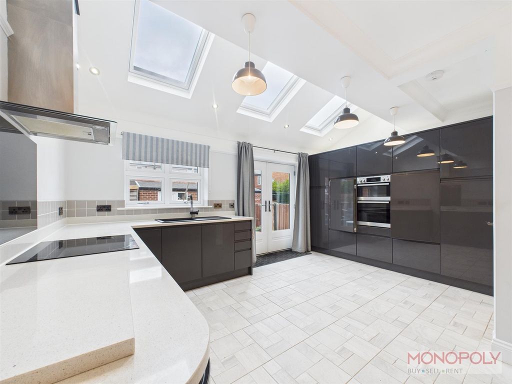 Property photo 3 of 25 Cam04439G0-Pr0161-Still004.Jpg