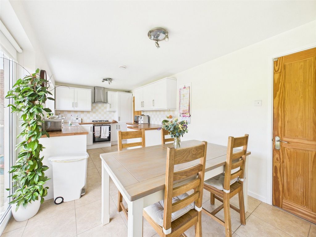 Property photo 2 of 14 Picture No. 12