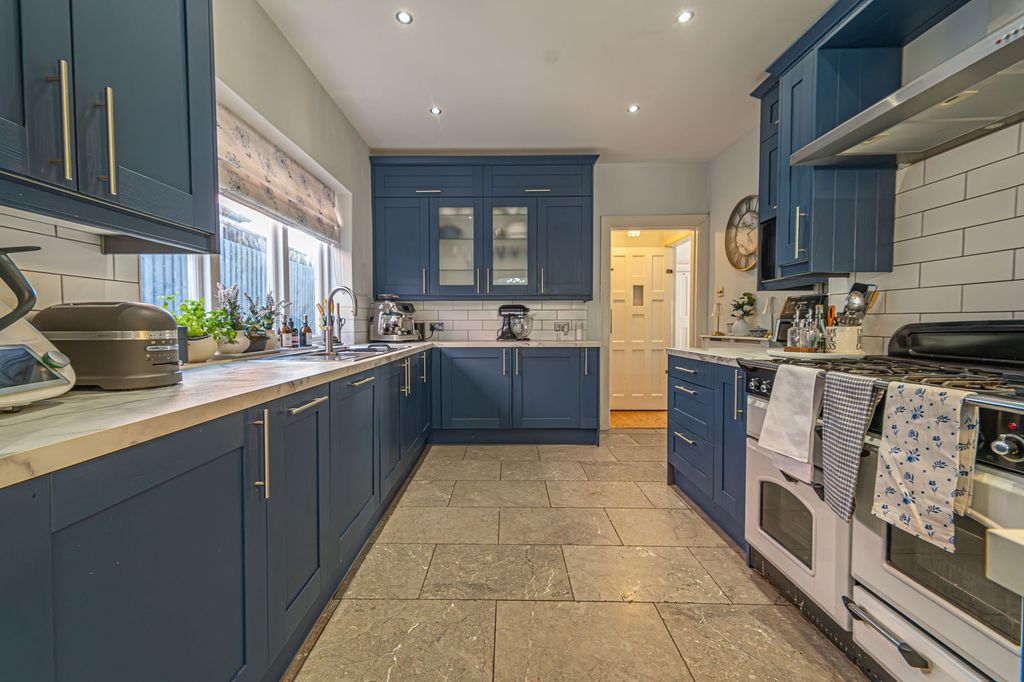 Property photo 3 of 52