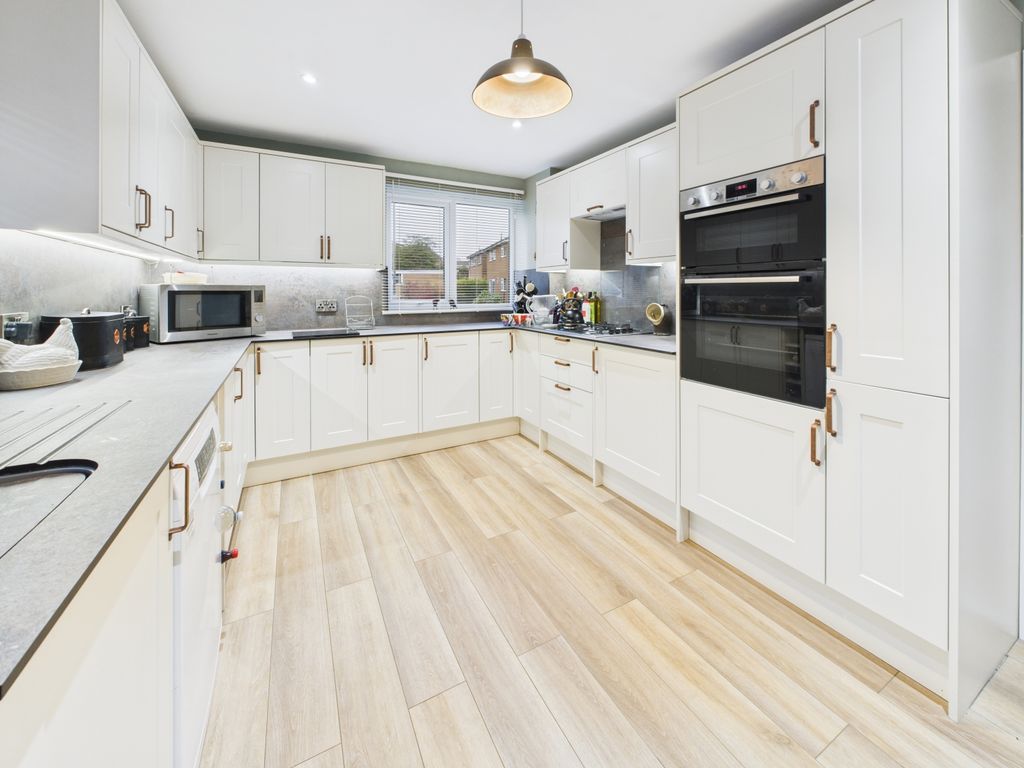 Property photo 3 of 19 Cam04789G0-Pr0023-Still015