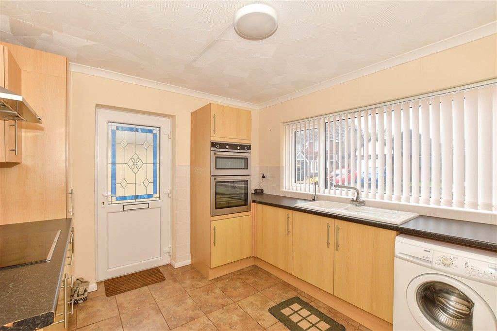 Property photo 2 of 10 Kitchen