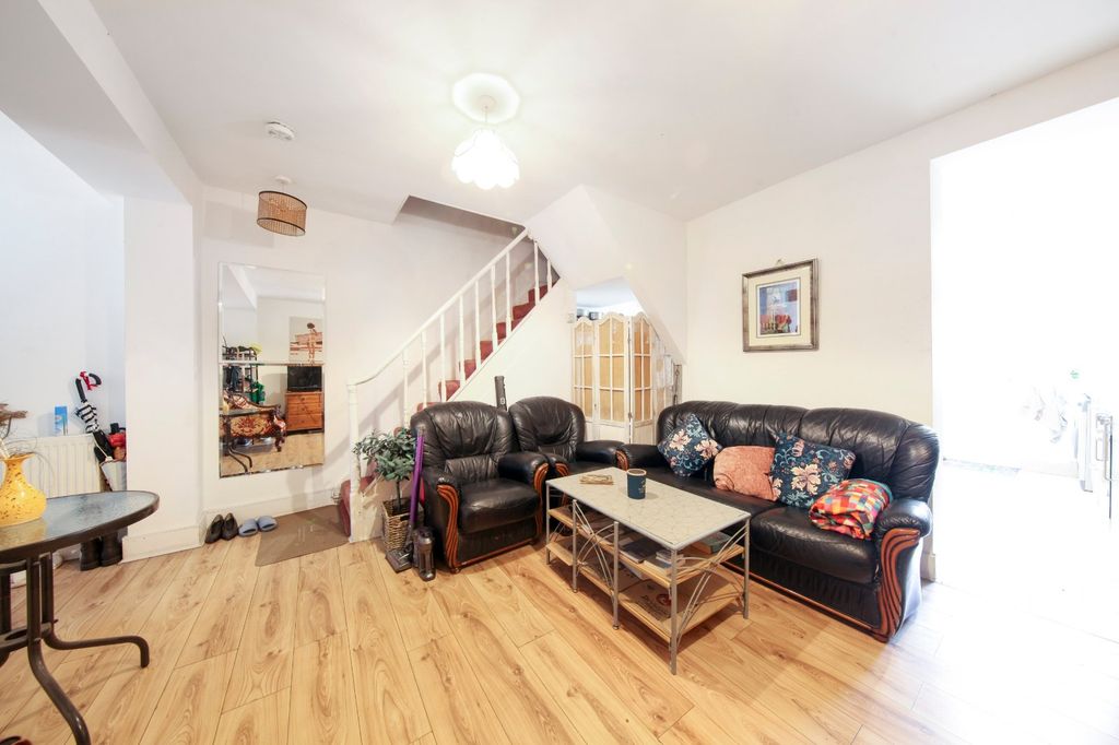 Property photo 2 of 16 Picture No. 01