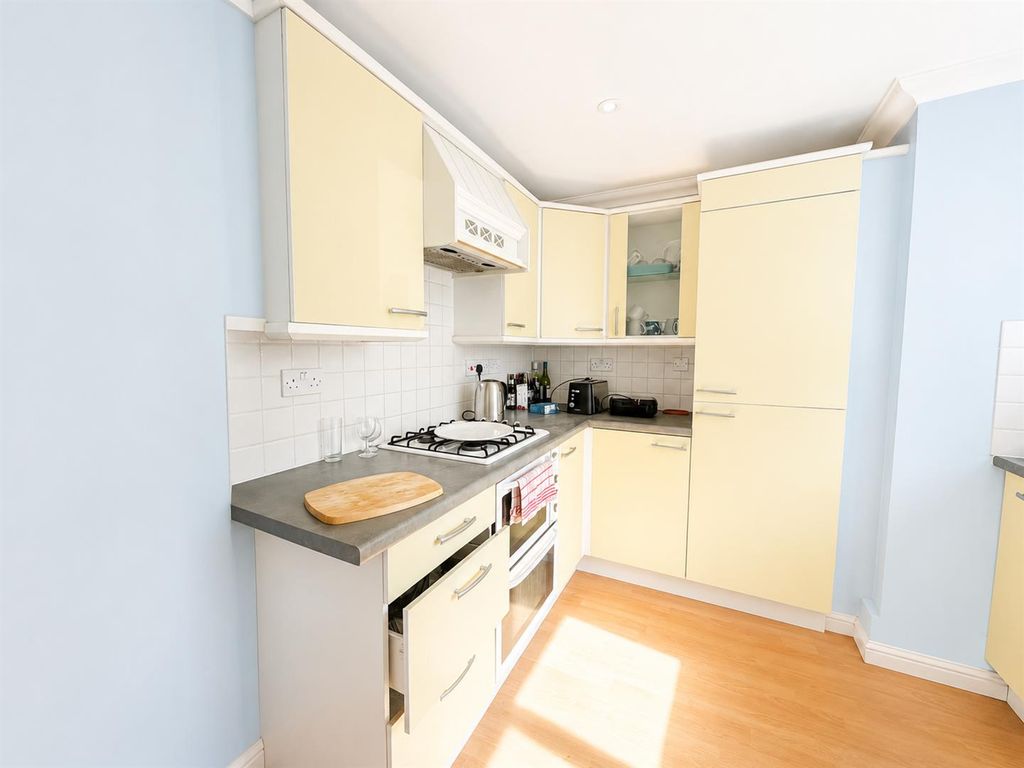 Property photo 3 of 11 Kitchen 2