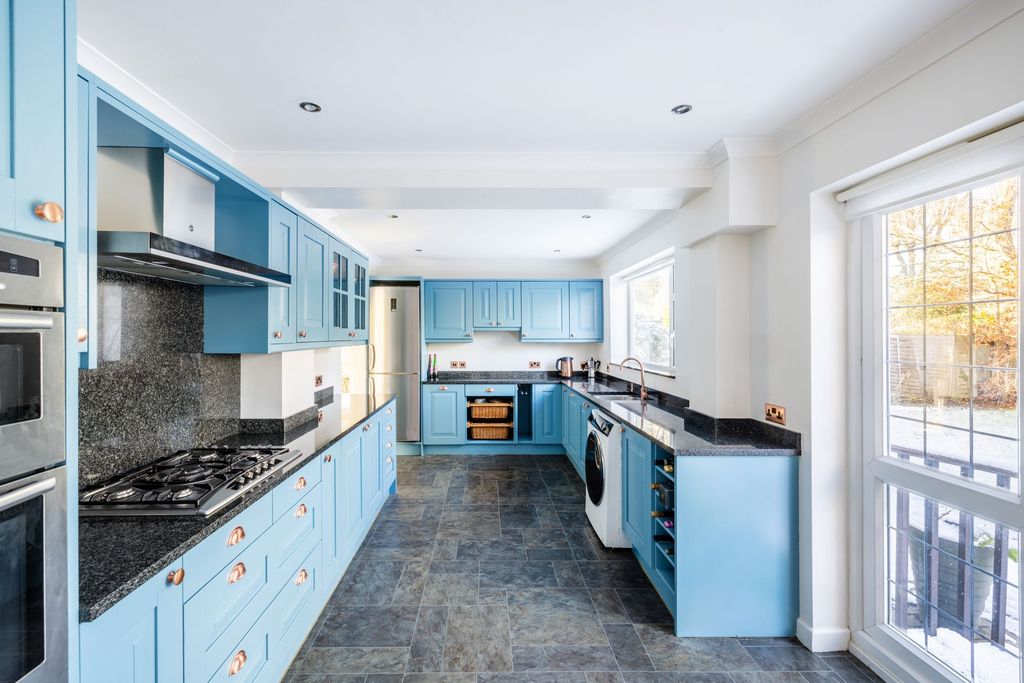 Property photo 2 of 14