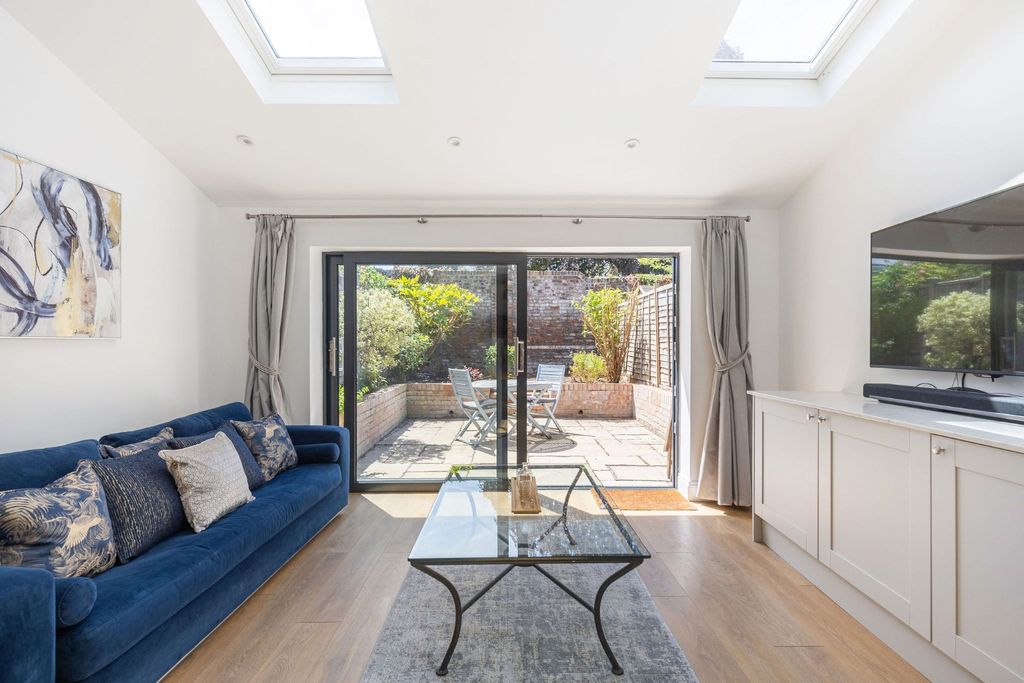 Property photo 1 of 17 5208961