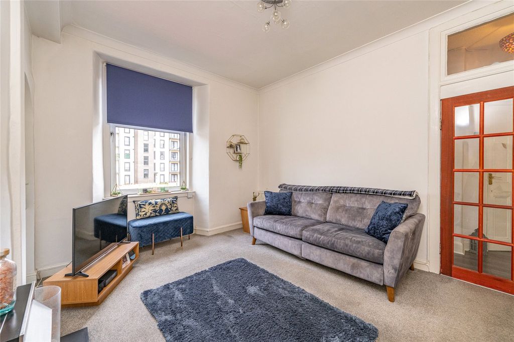 Property photo 3 of 16 Lounge Alt