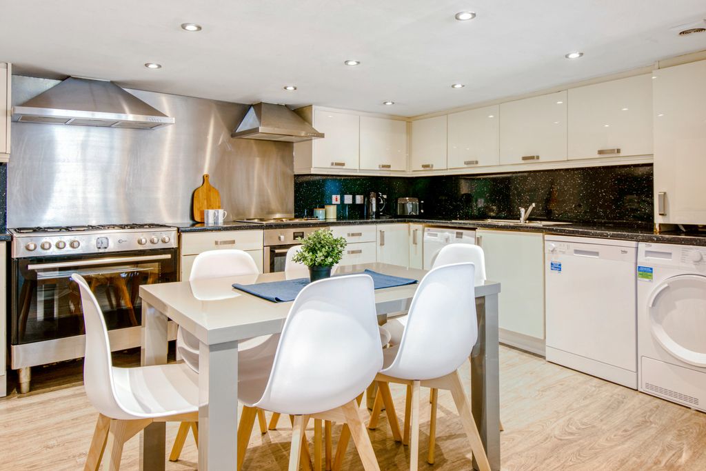 Property photo 3 of 17 Property Photo