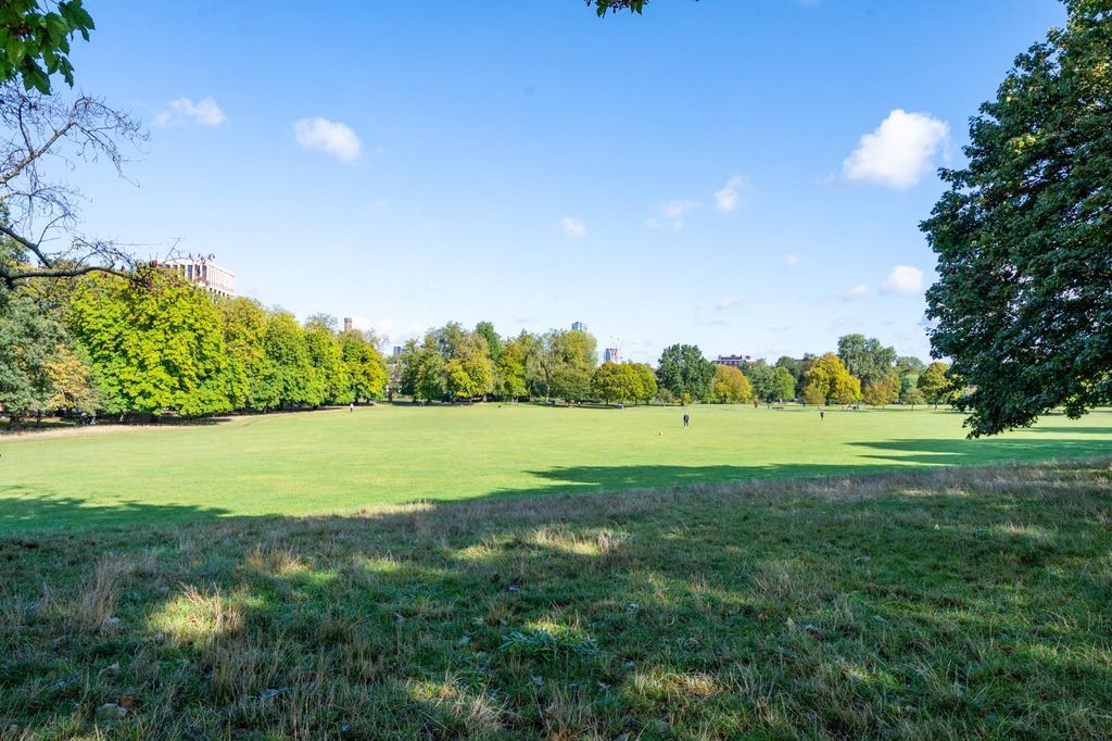 Property photo 1 of 6 Clissold Park
