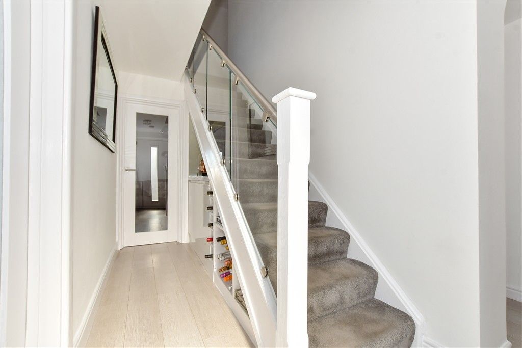 Property photo 3 of 19 Entrance Hall