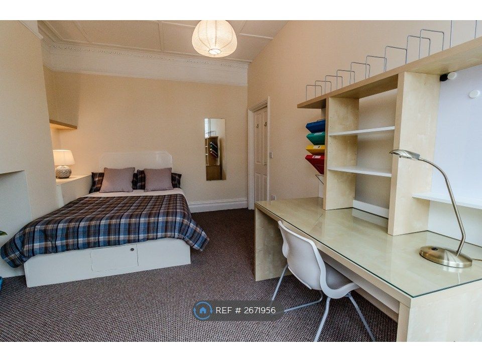 Property photo 2 of 31