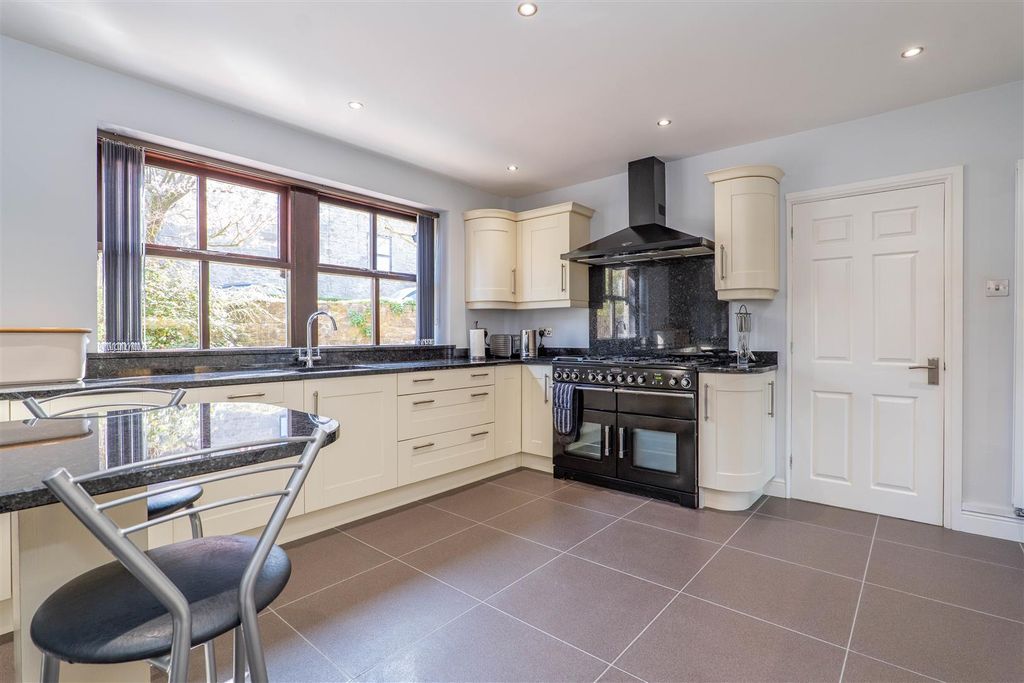 Property photo 3 of 42 Kitchen/Breakfast Room