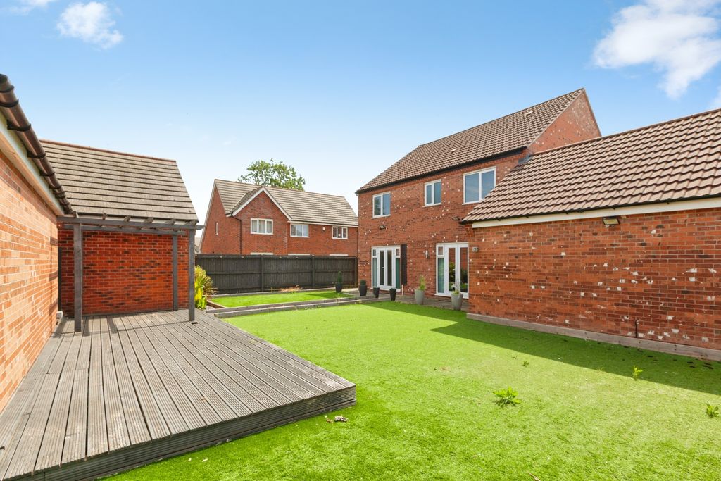 Property photo 2 of 32