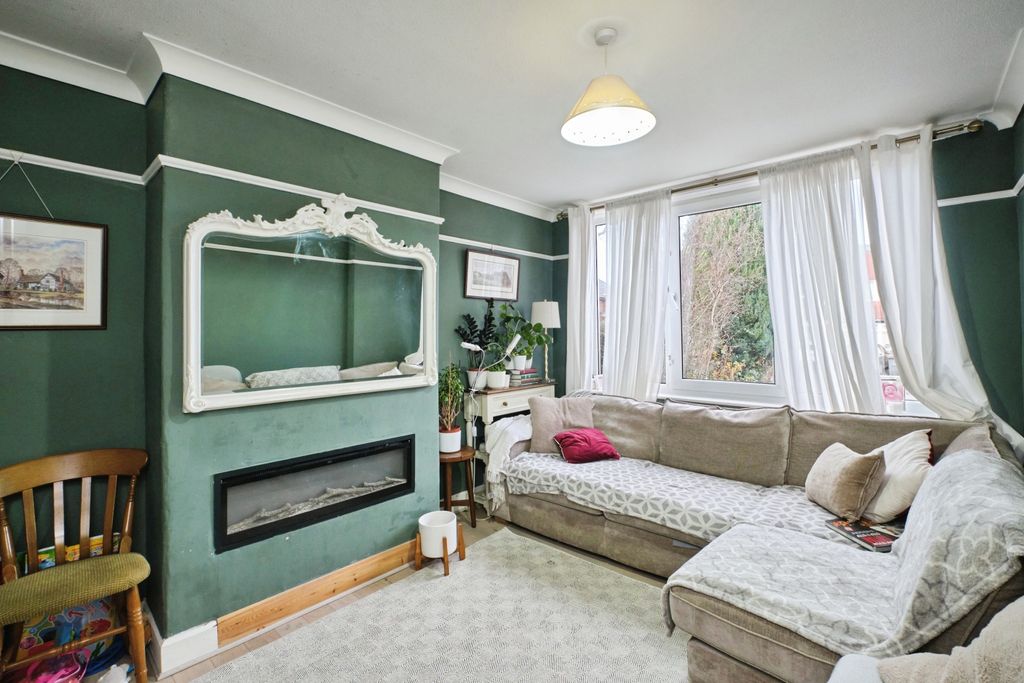 Property photo 3 of 14 Living / Dining Room