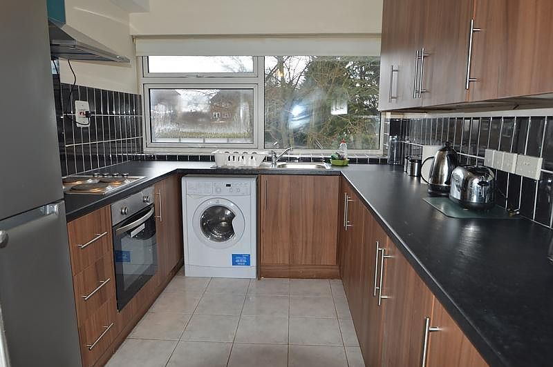 Property photo 1 of 4 Kitchen (Main)