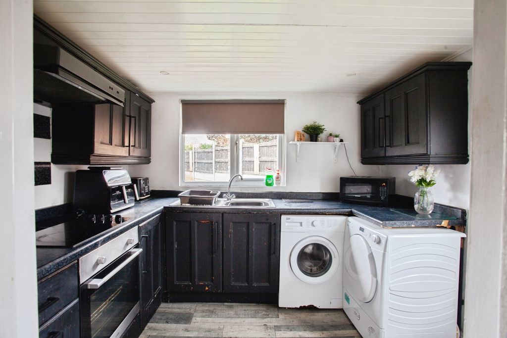 Property photo 3 of 14 Kitchen