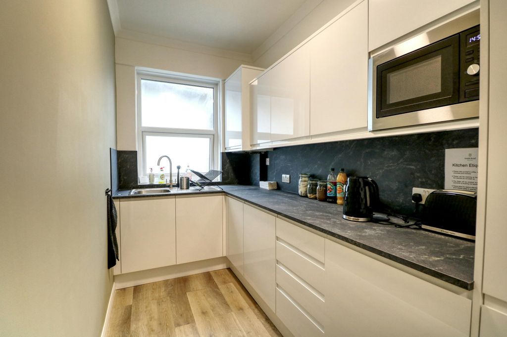 Property photo 3 of 5 Kitchen 2.Jpg