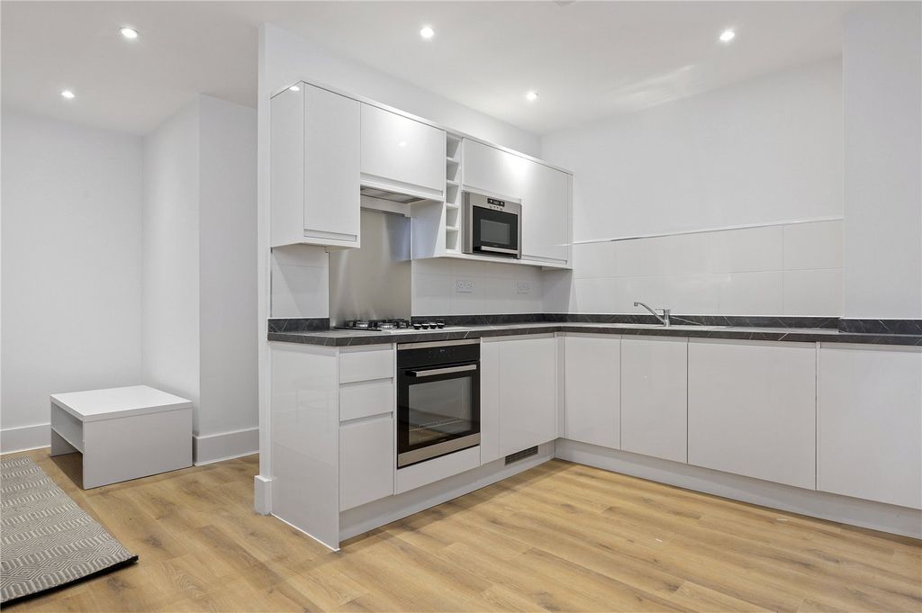 Property photo 2 of 6 Reception/ Kitchen