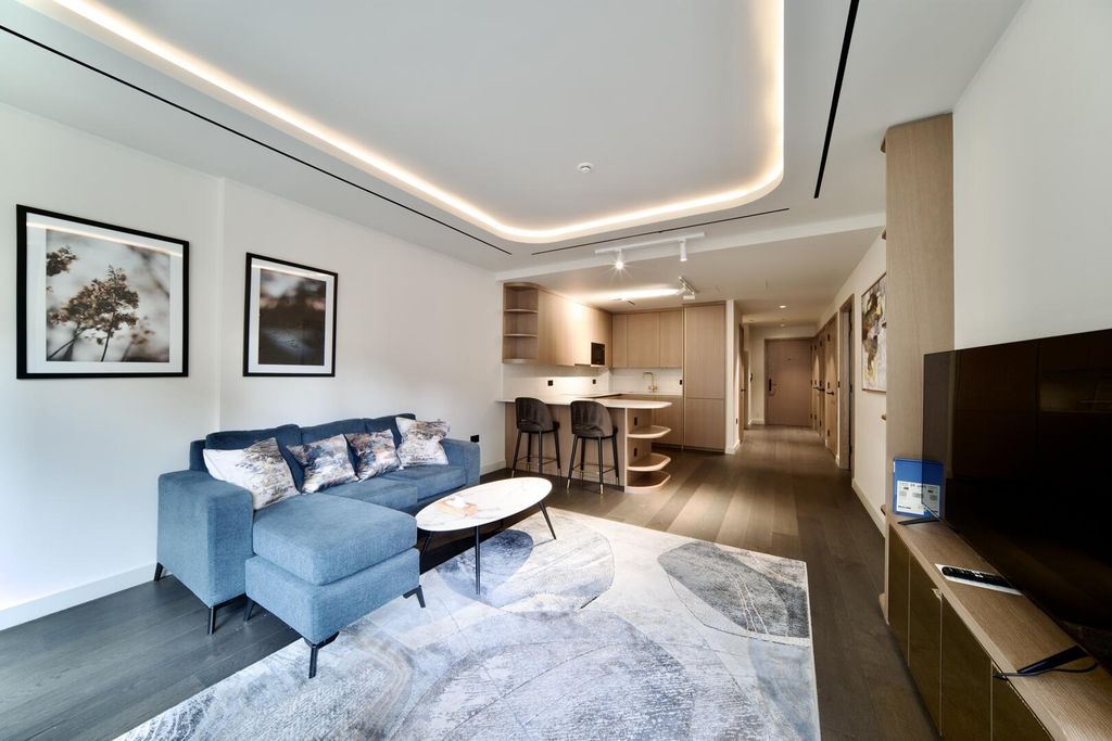 Property photo 1 of 14 Living Room