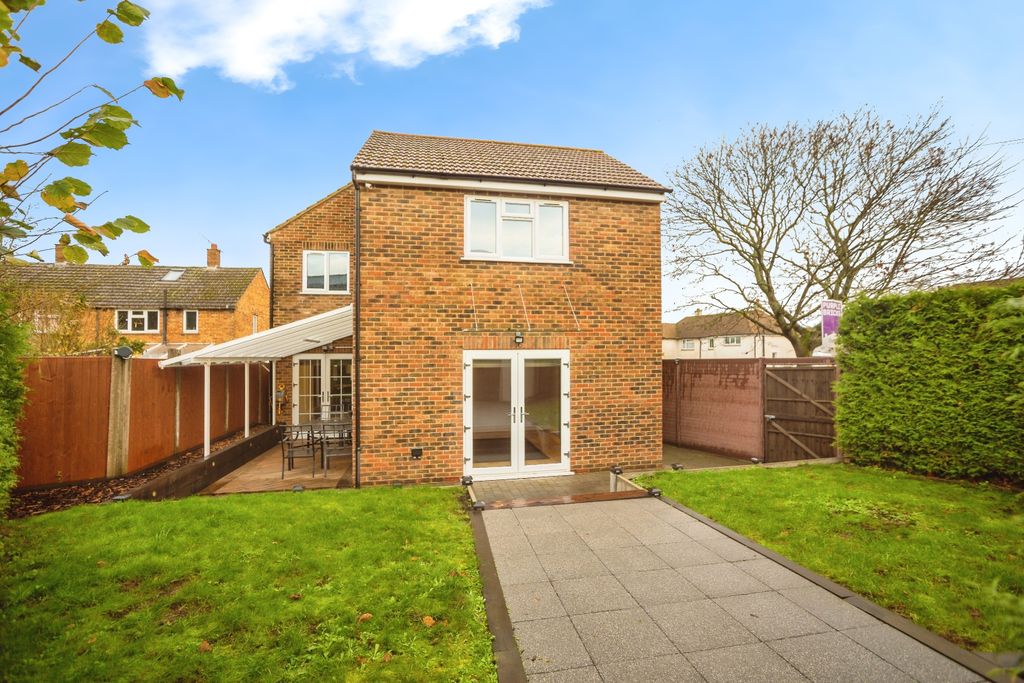 Property photo 2 of 19 Side Garden