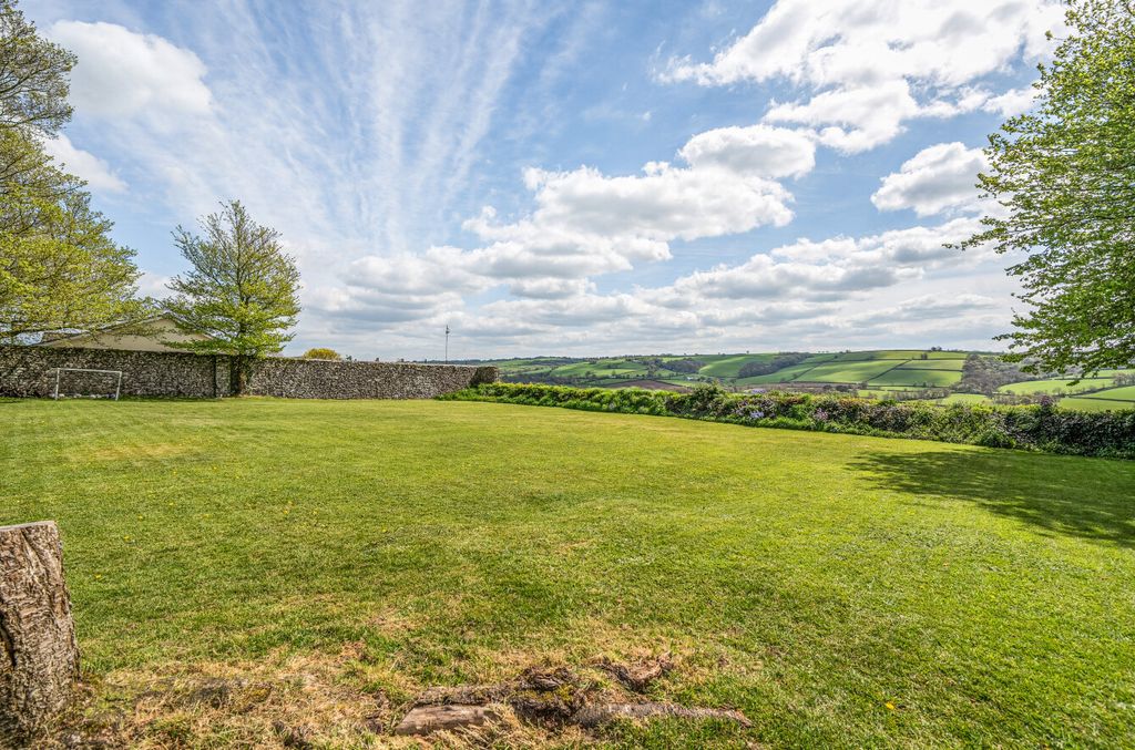 Property photo 2 of 24 1447004-33-69Ea39...