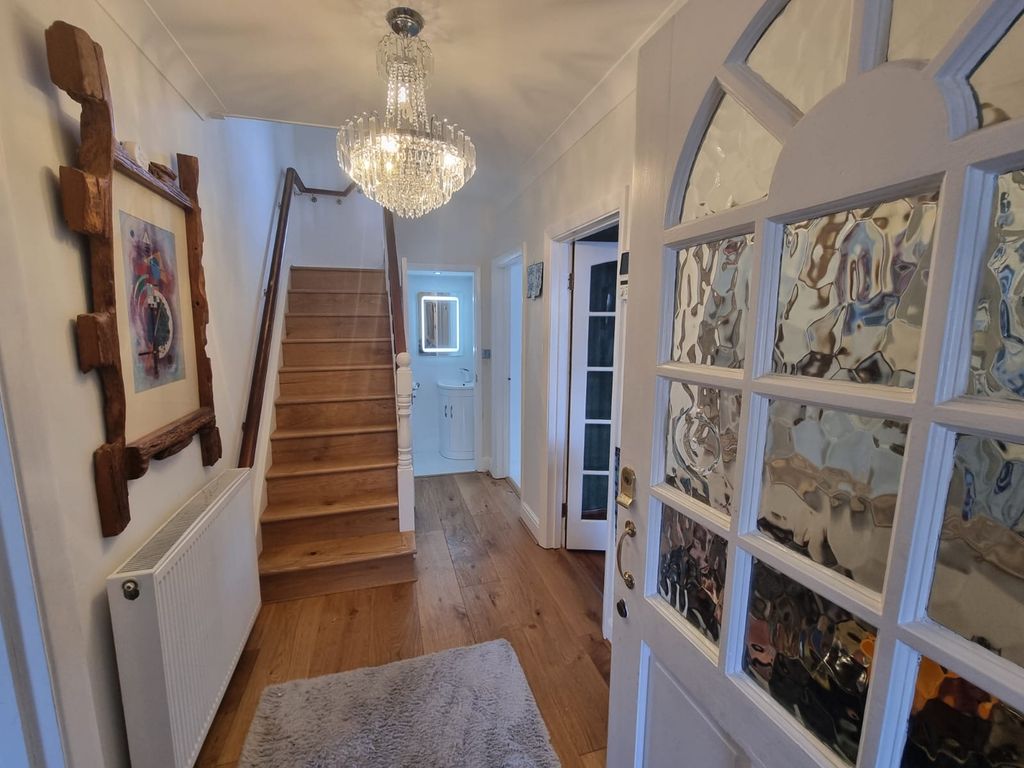 Property photo 2 of 27