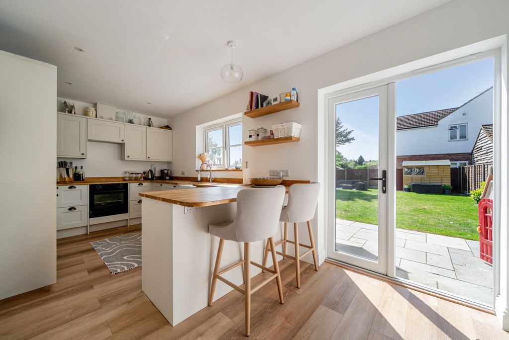 Property photo 3 of 22 1-6A184cc28263F-1...