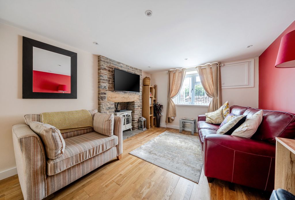 Property photo 3 of 35 Sitting Room