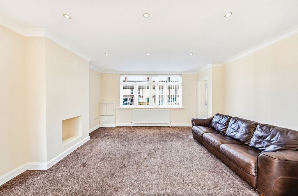 Property photo 2 of 21 Pbox-Img.Jpg