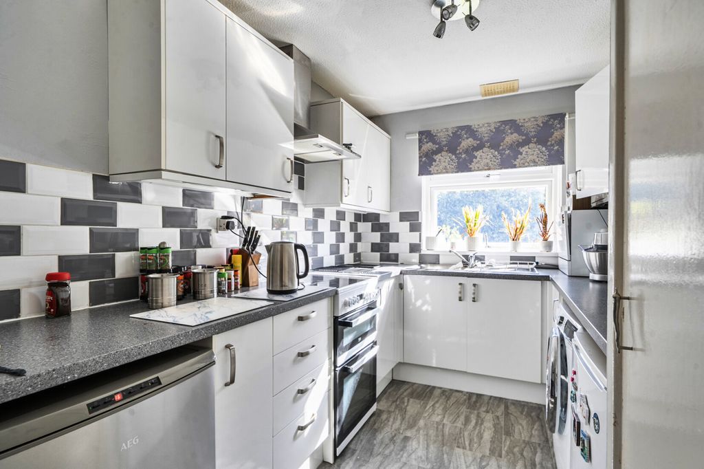 Property photo 2 of 16 Kitchen
