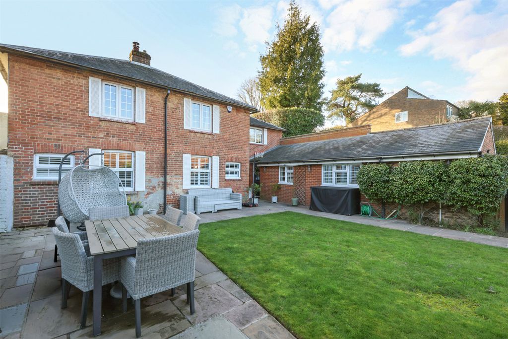 Property photo 2 of 17 Picture No. 16