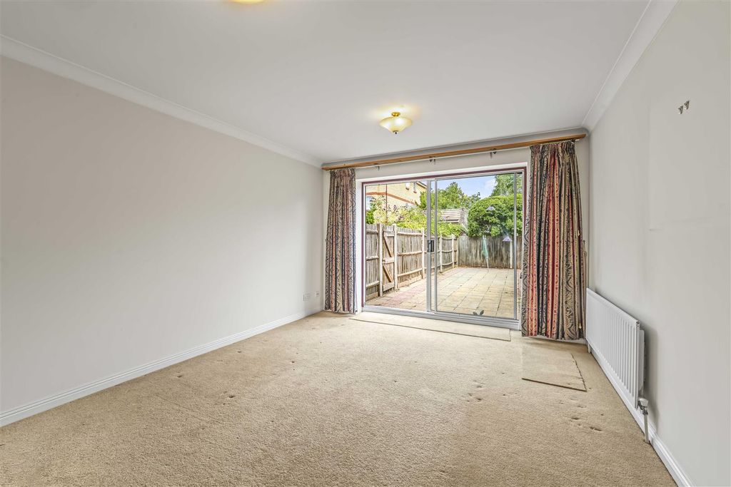 Property photo 2 of 18 6 Draymans Way Tw7-17.Jpg