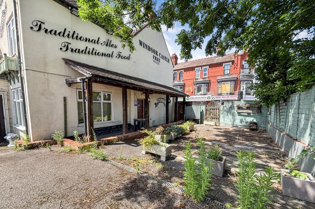 Property photo 3 of 21 The Windsor Castle, 7 Stourbridge Road, West Midlands, Dy9 7Dg