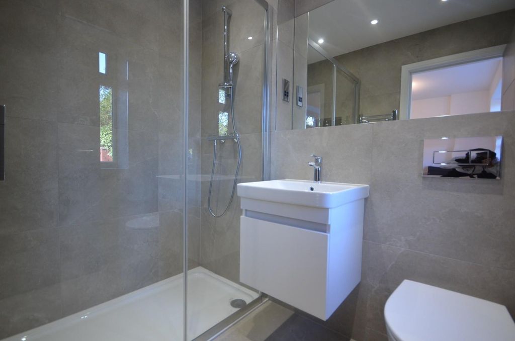 Property photo 2 of 5 79 Oakington Avenue All Flats (33).Jpg