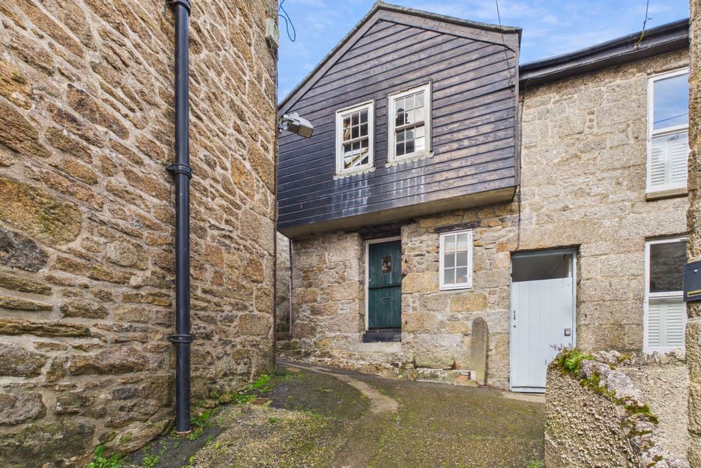 Property photo 1 of 6 1 Bedroom Mid Terrace House For Sale