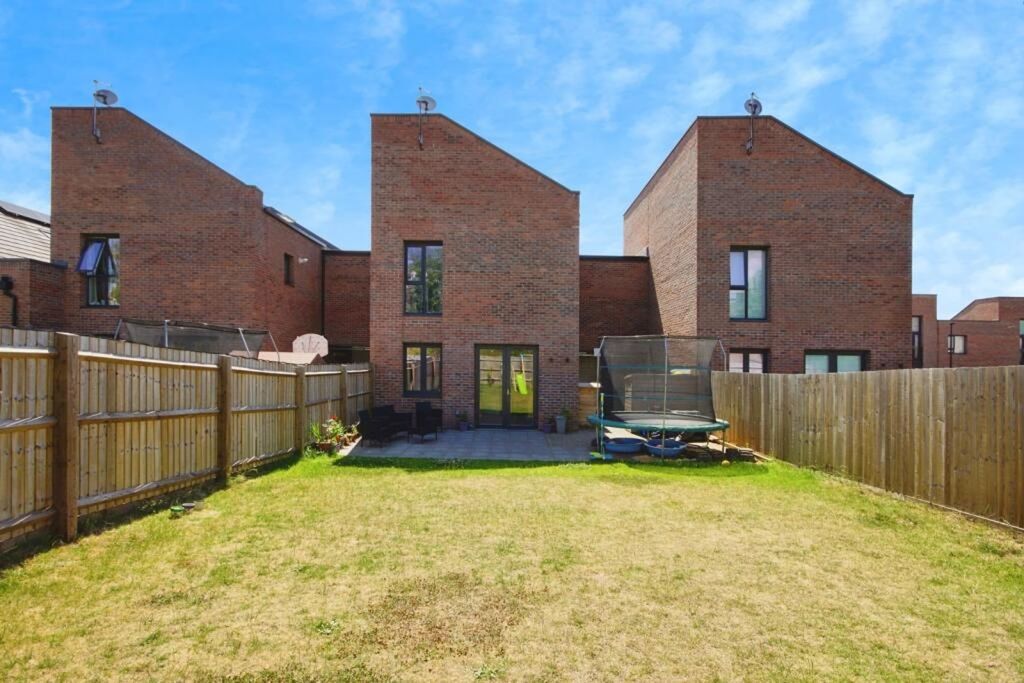 Property photo 2 of 19